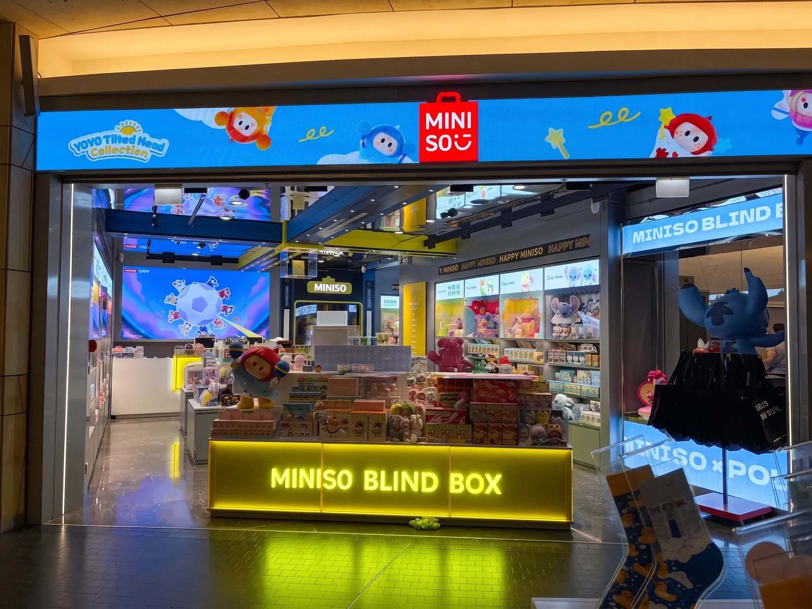 Retail point-of-sale fit-out — immagine 1