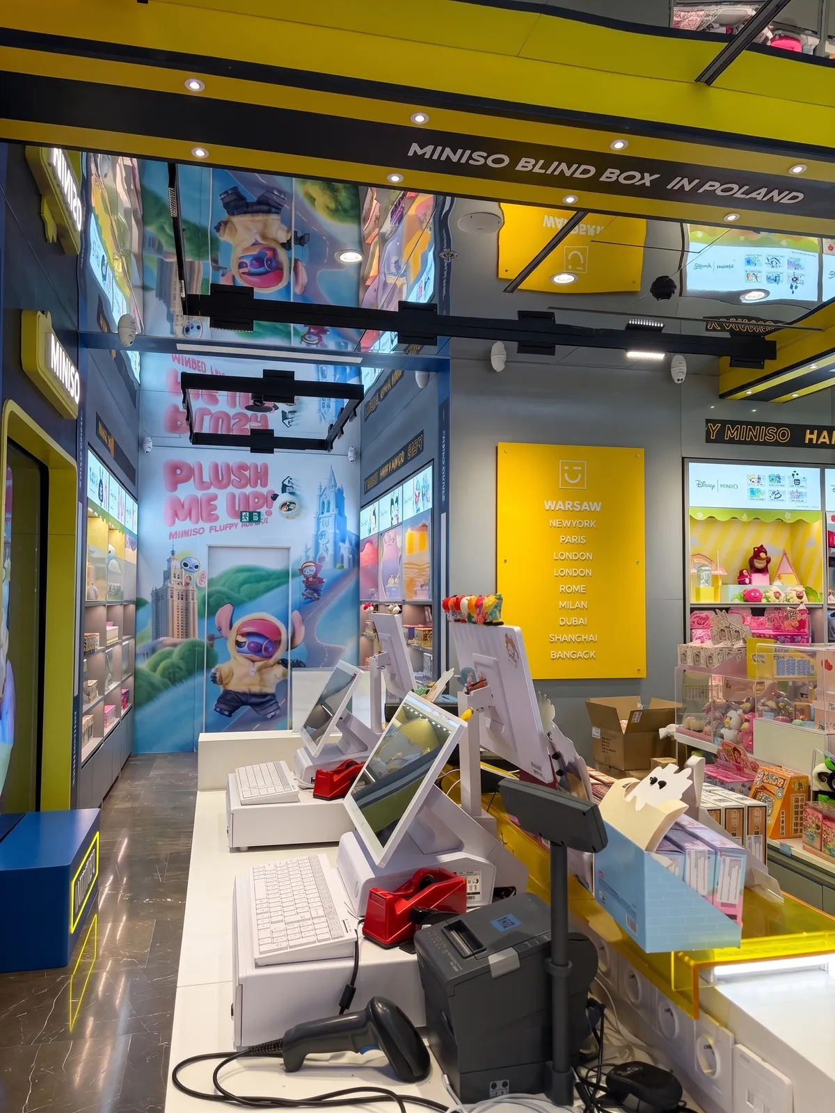 Retail point-of-sale fit-out — immagine 7