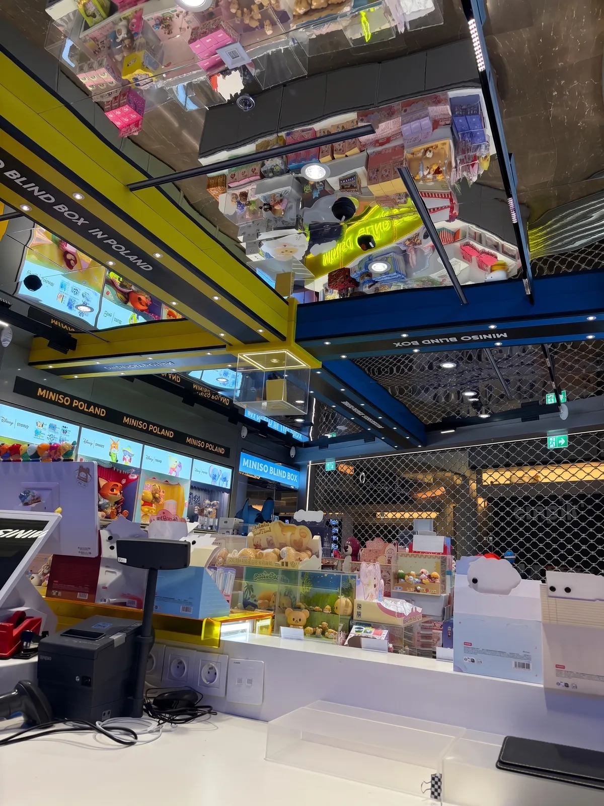 Retail point-of-sale fit-out — immagine 8